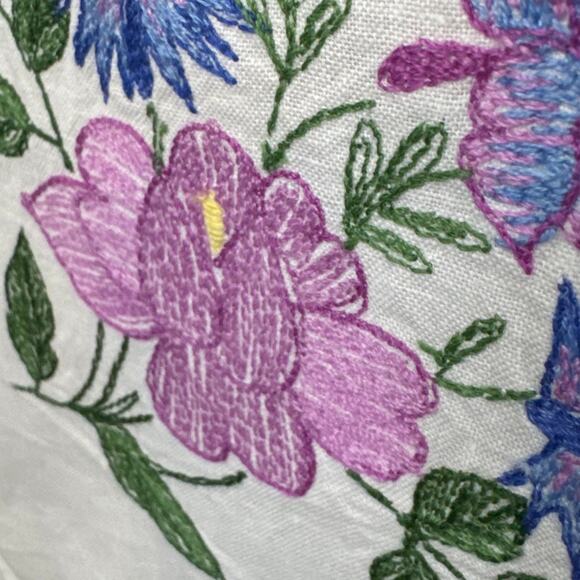 Vintage Embroidered Linen Blend Tablecloth Square Scalloped Edges Cottagecore - Picture 6 of 7